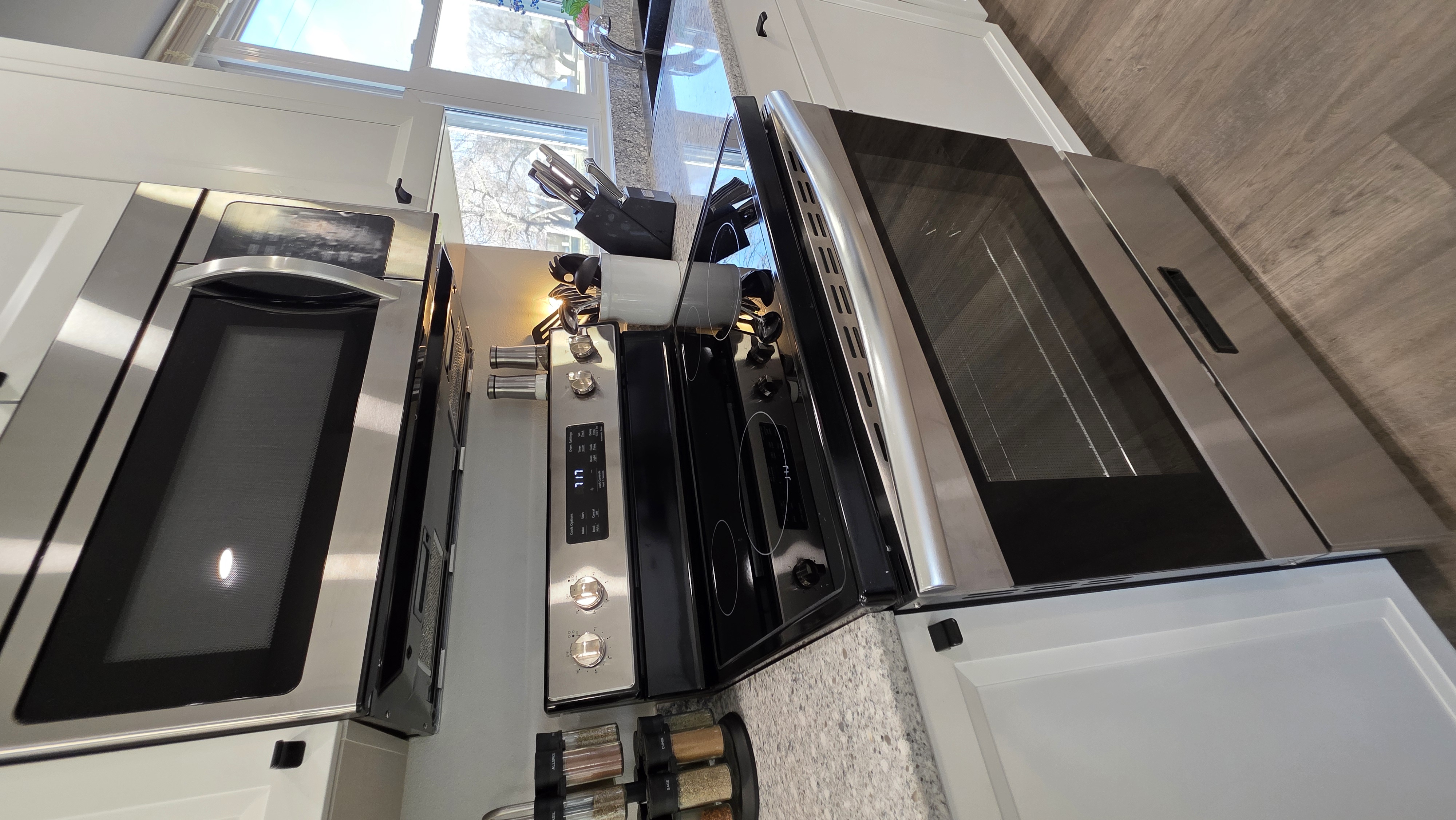 Oven, Stove & Microwave
